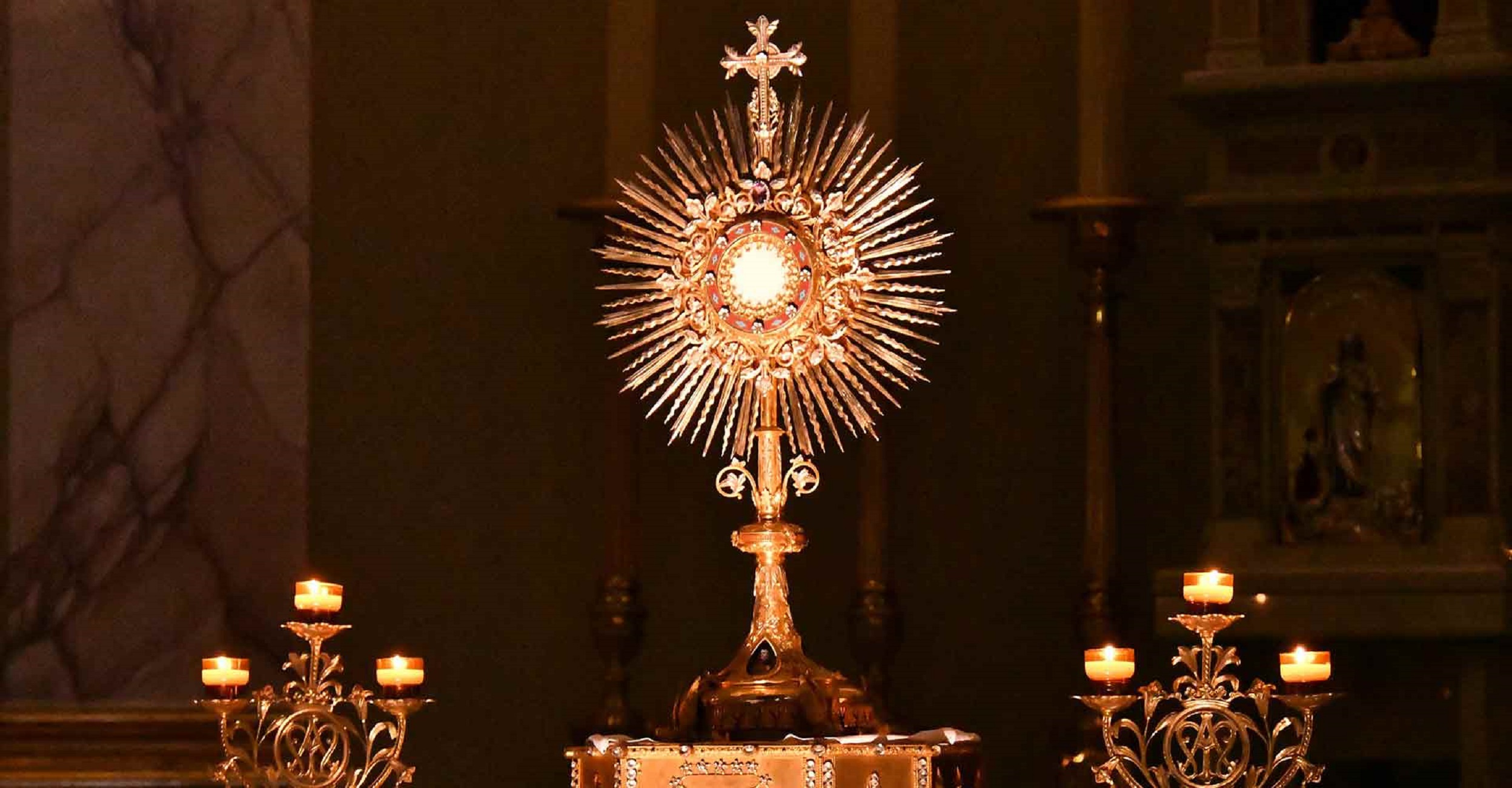 Corpus christi. Сантиссимо Сакраменто. Адорация. Monstrance Catholic. Eucharistic Adoration.